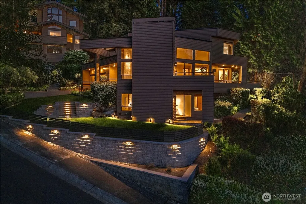 13707 SE 51st Place Bellevue WA 98006