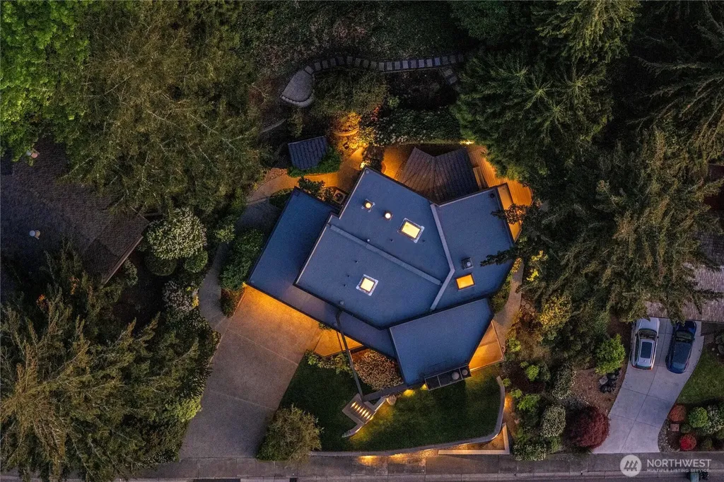13707 SE 51st Place Bellevue WA 98006