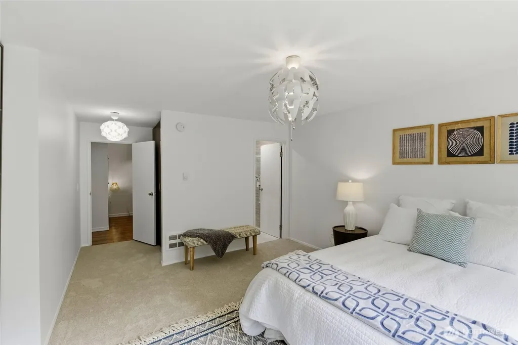 1737 Harbor Avenue Seattle WA 98126