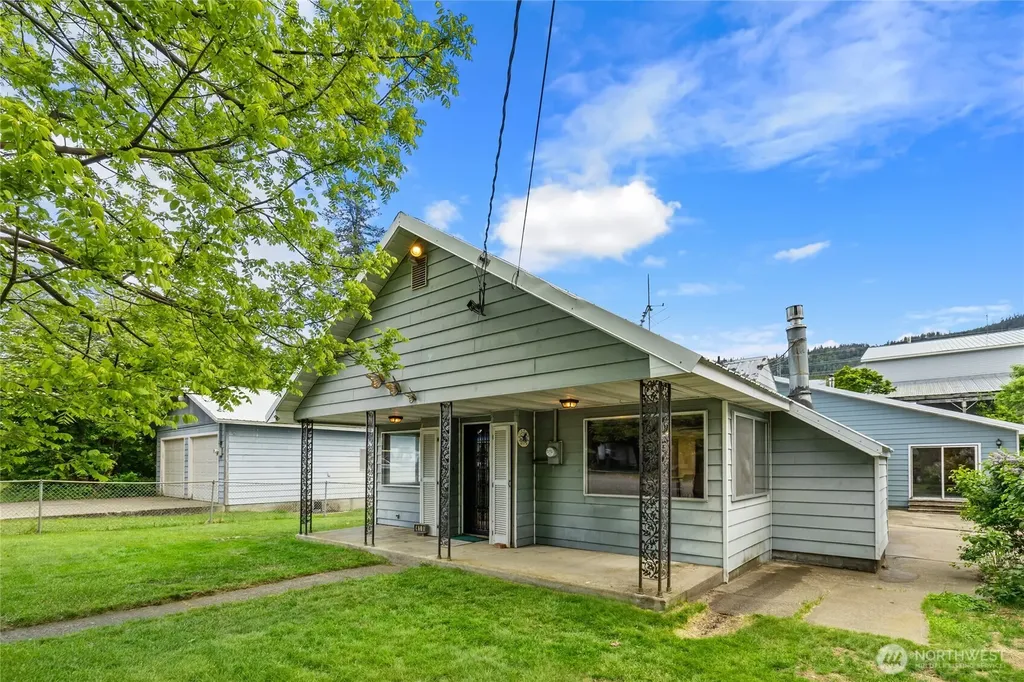 410 1st Street Easton WA 98925