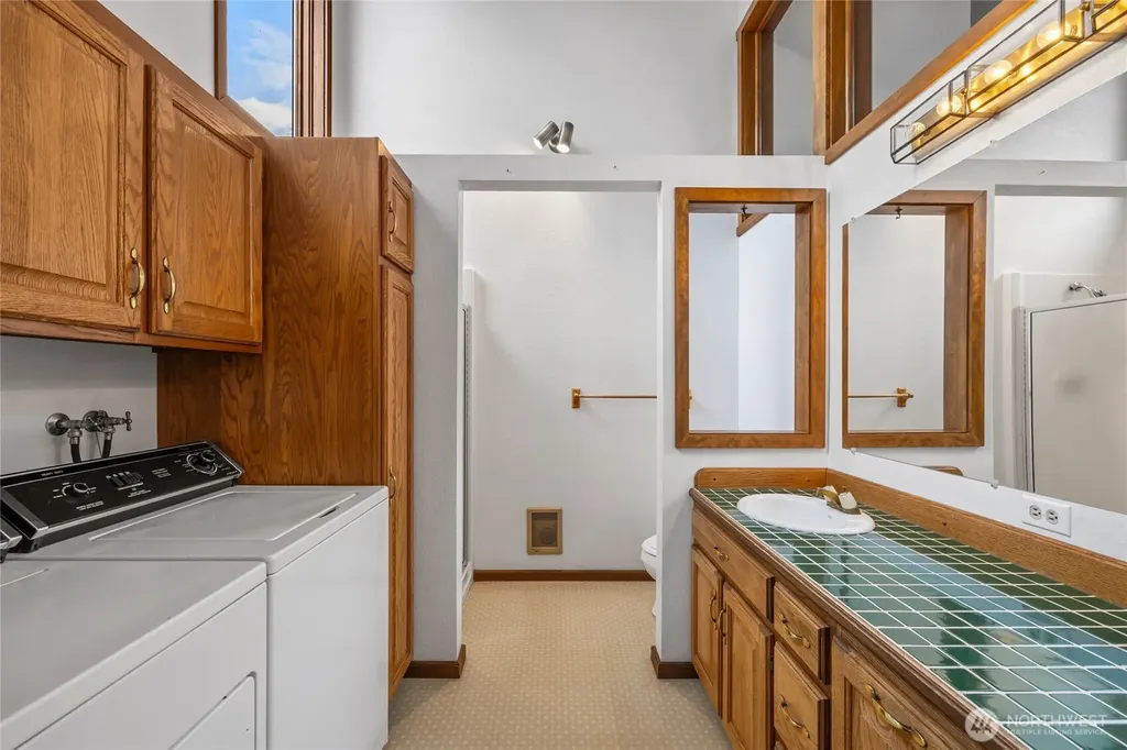 410 1st Street Easton WA 98925
