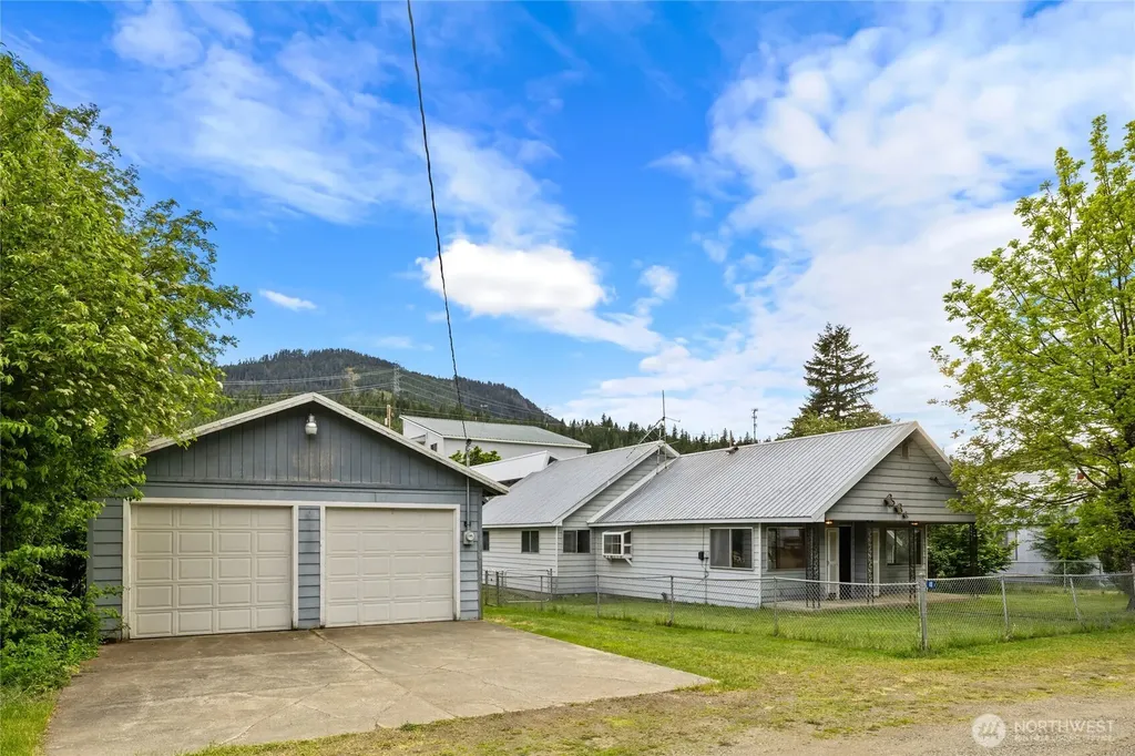 410 1st Street Easton WA 98925