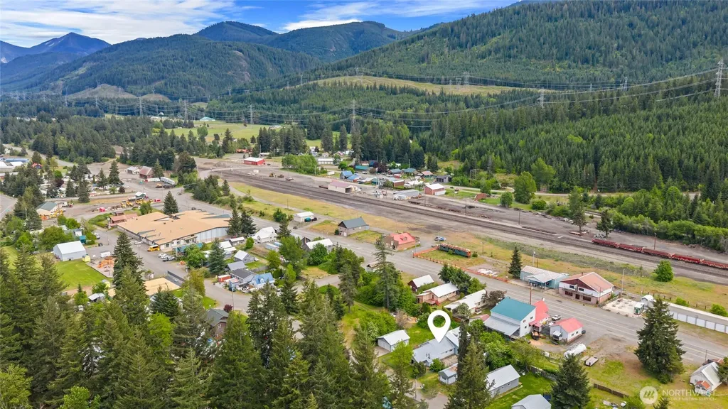 410 1st Street Easton WA 98925
