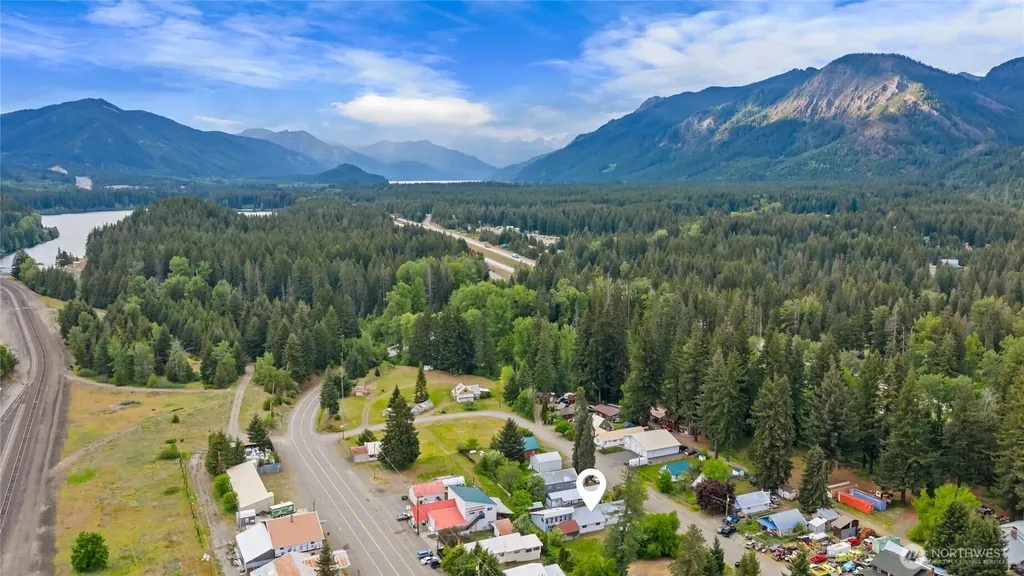 410 1st Street Easton WA 98925