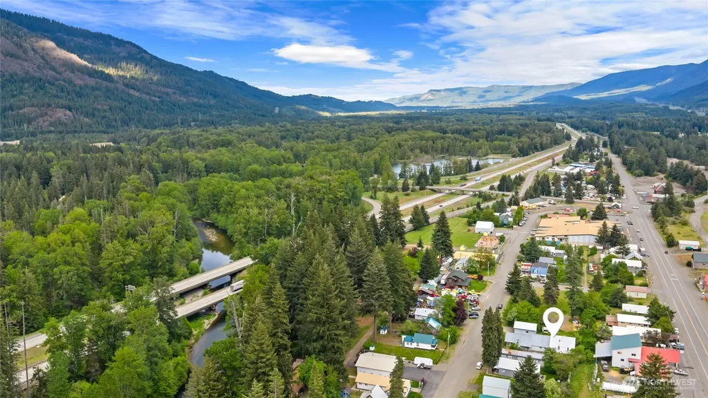 410 1st Street Easton WA 98925
