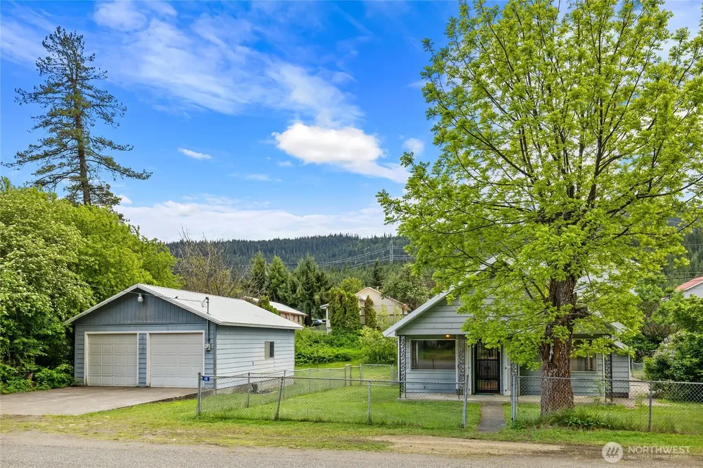 410 1st Street Easton WA 98925