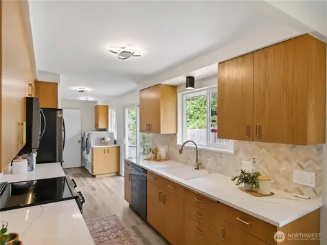 944 165th Avenue SE Bellevue WA 98008