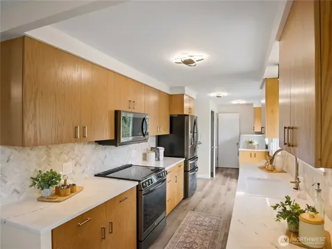 944 165th Avenue SE Bellevue WA 98008