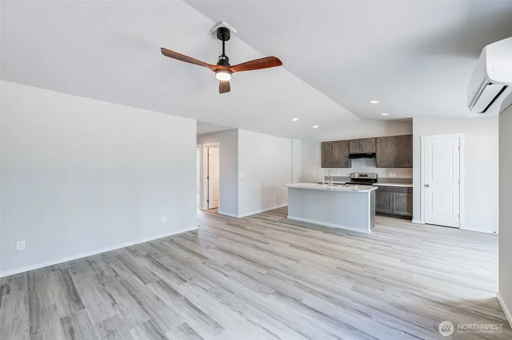 615 N Oak Street Tieton WA 98947