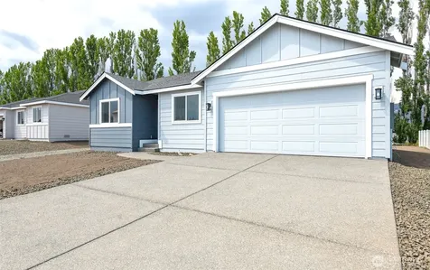 615 N Oak Street Tieton WA 98947