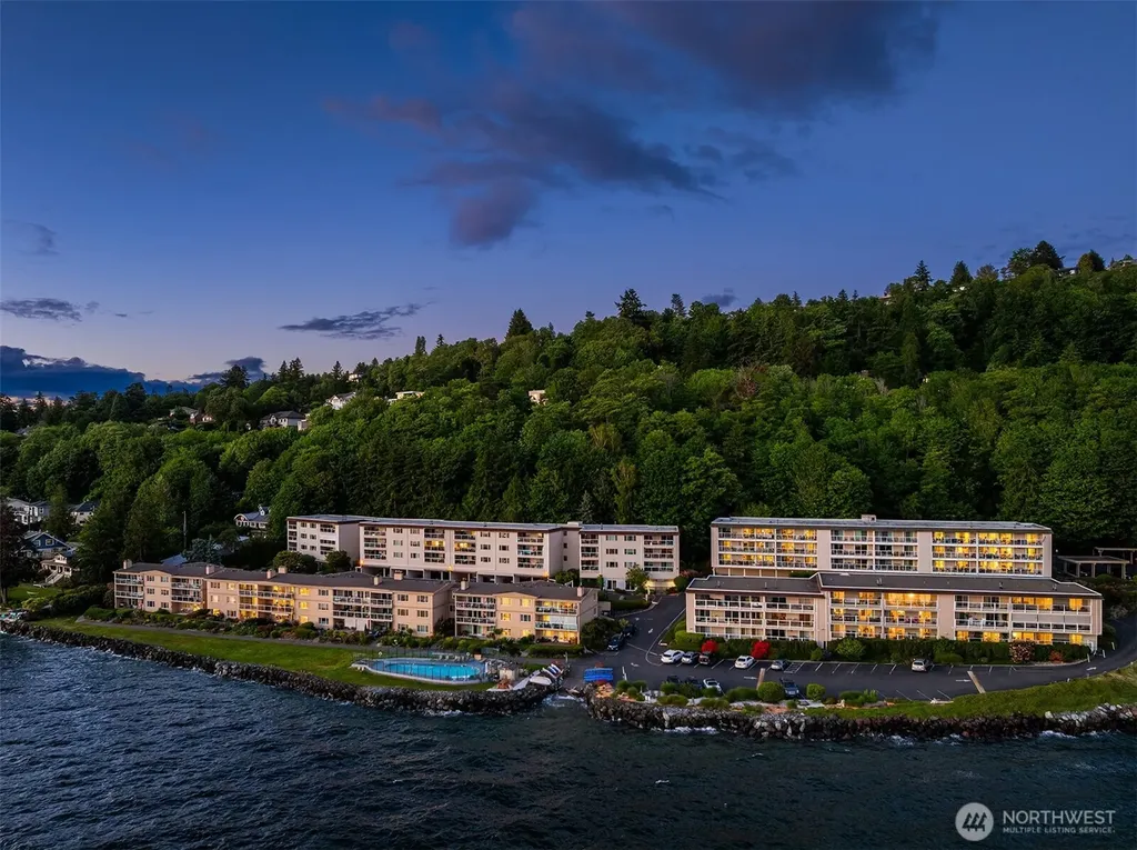 10203 47th Avenue SW Seattle WA 98146