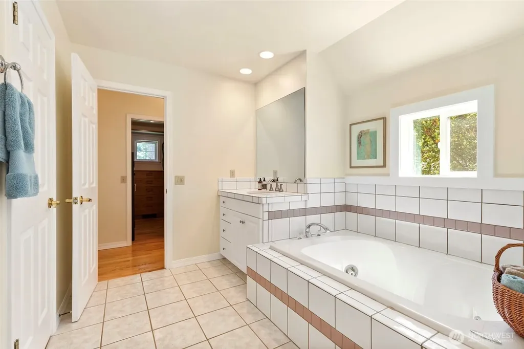 203 Baycliff Drive Port Townsend WA 98368