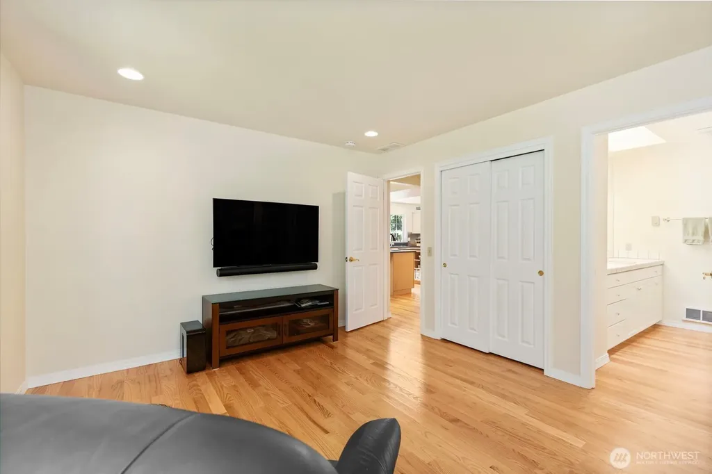 203 Baycliff Drive Port Townsend WA 98368