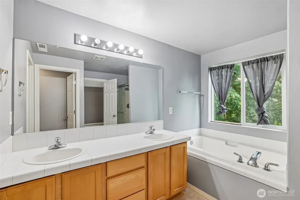 4304 NE 57th Place Vancouver WA 98661