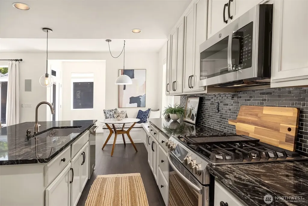 2933 NE Marquette Way Issaquah WA 98029