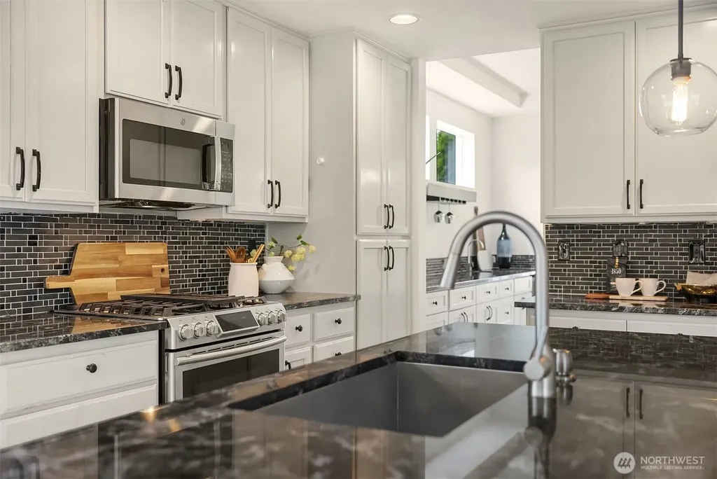 2933 NE Marquette Way Issaquah WA 98029