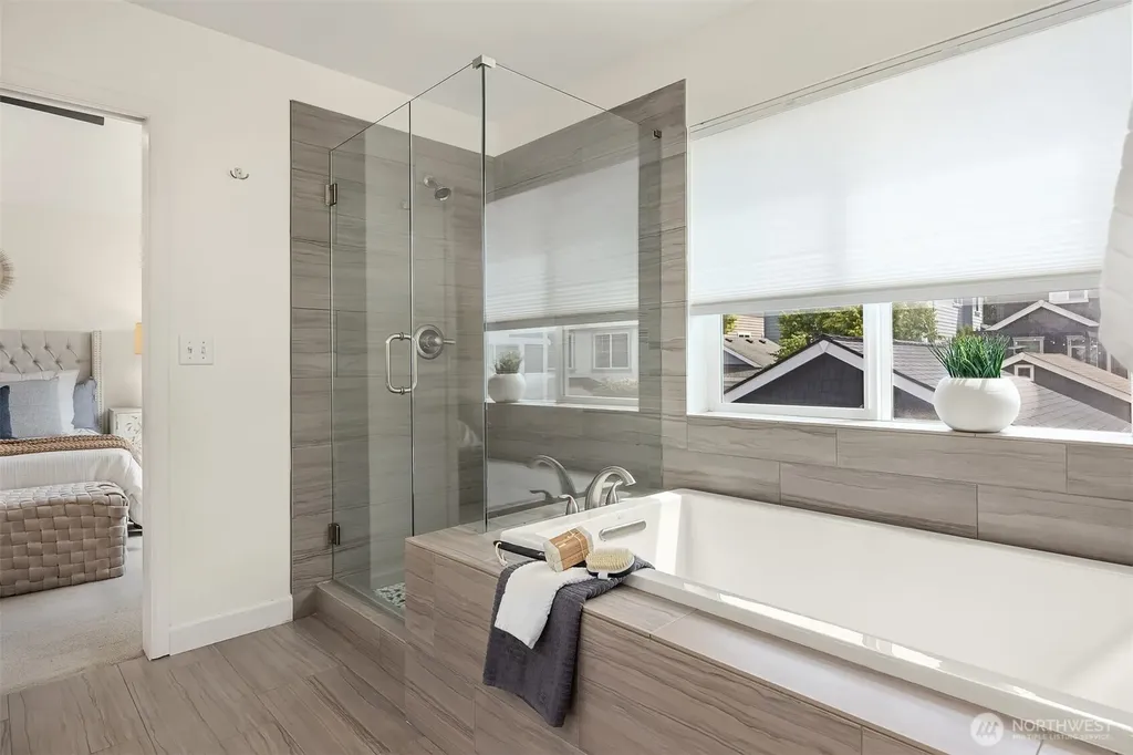 2933 NE Marquette Way Issaquah WA 98029
