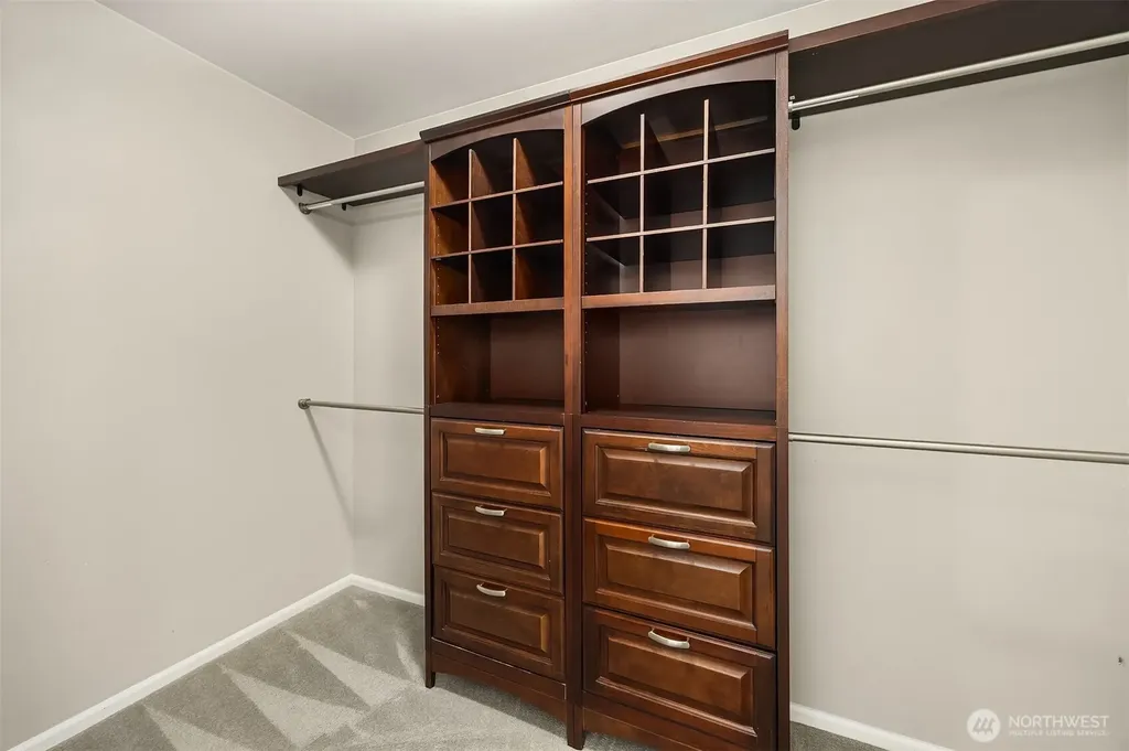 2933 NE Marquette Way Issaquah WA 98029