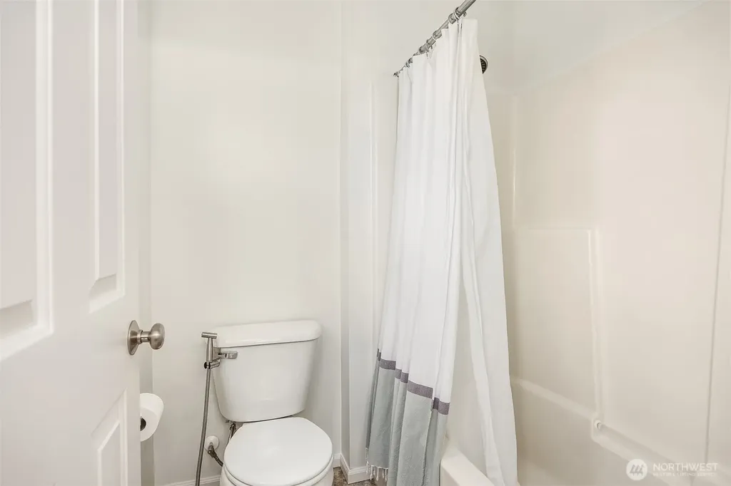 2933 NE Marquette Way Issaquah WA 98029