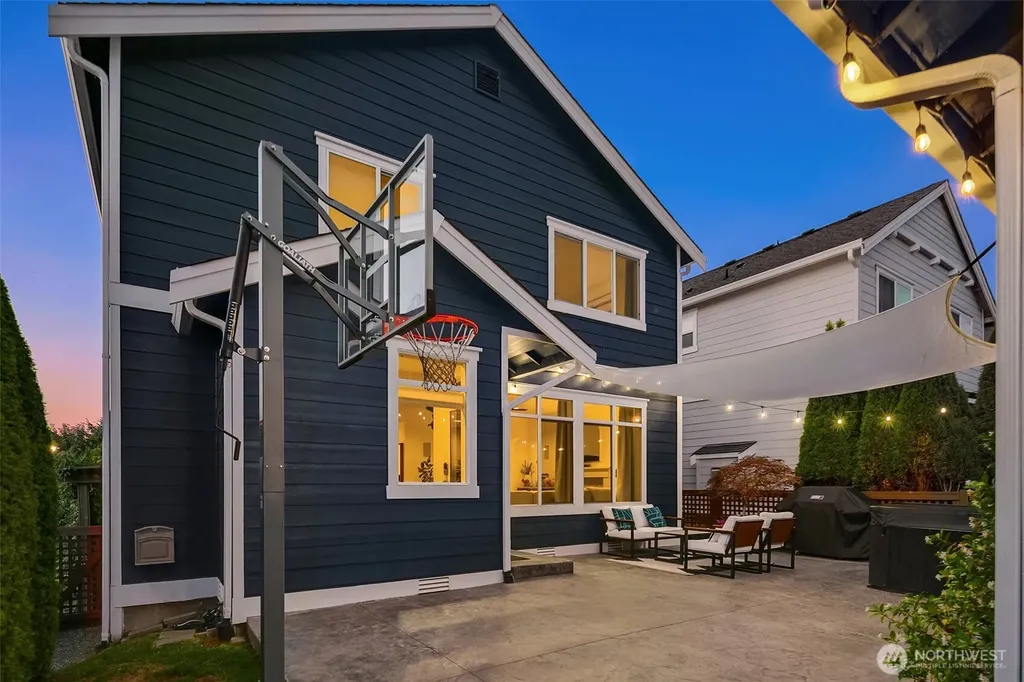 2933 NE Marquette Way Issaquah WA 98029