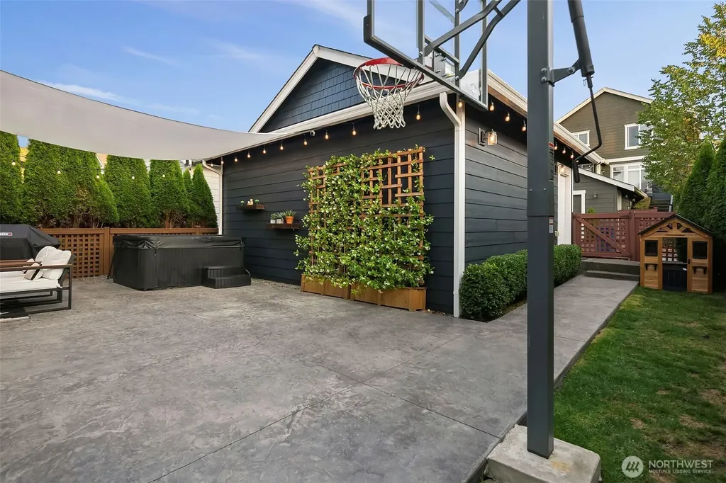 2933 NE Marquette Way Issaquah WA 98029
