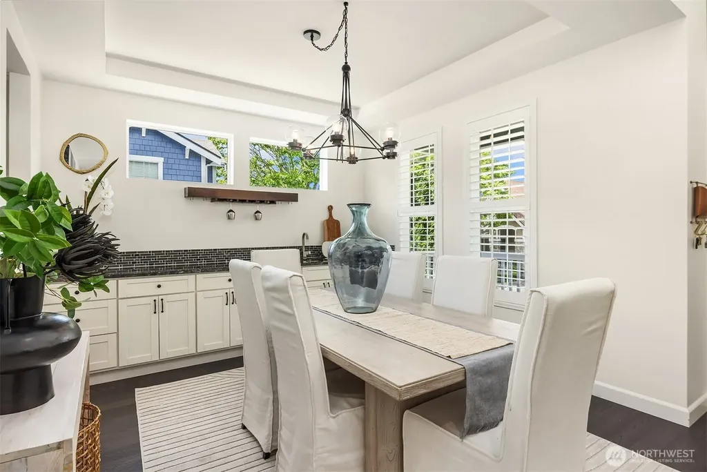 2933 NE Marquette Way Issaquah WA 98029