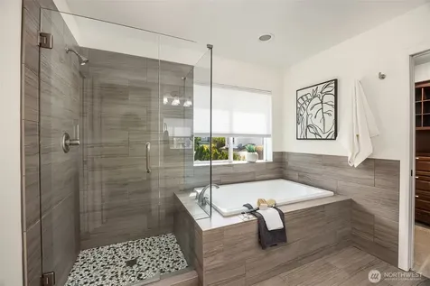 2933 NE Marquette Way Issaquah WA 98029