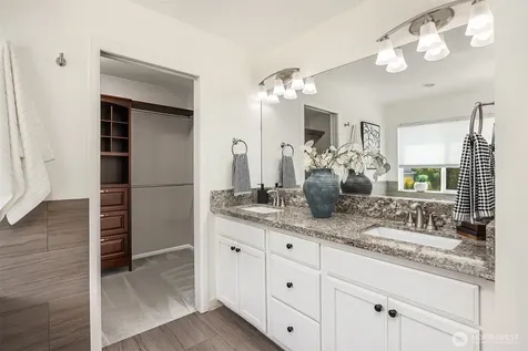 2933 NE Marquette Way Issaquah WA 98029