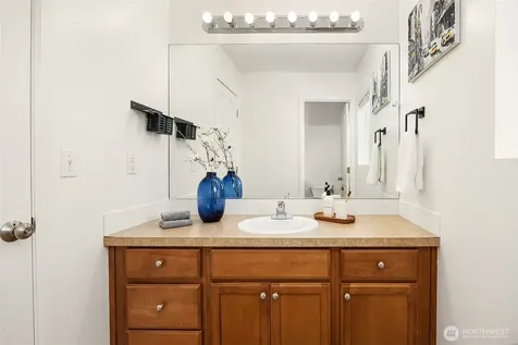 2933 NE Marquette Way Issaquah WA 98029