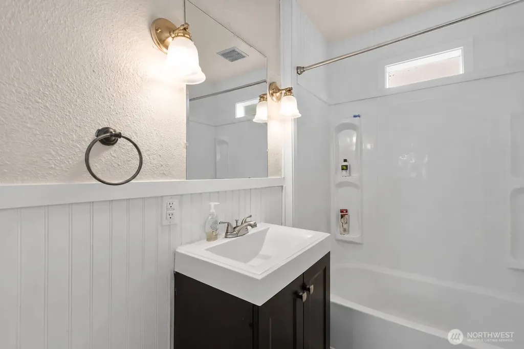 926 Pleasant Avenue Bremerton WA 98337