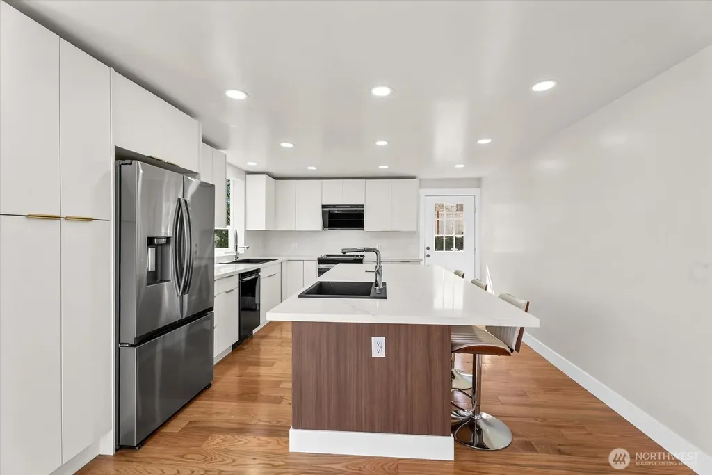7915 S Lakeridge Drive Seattle WA 98178