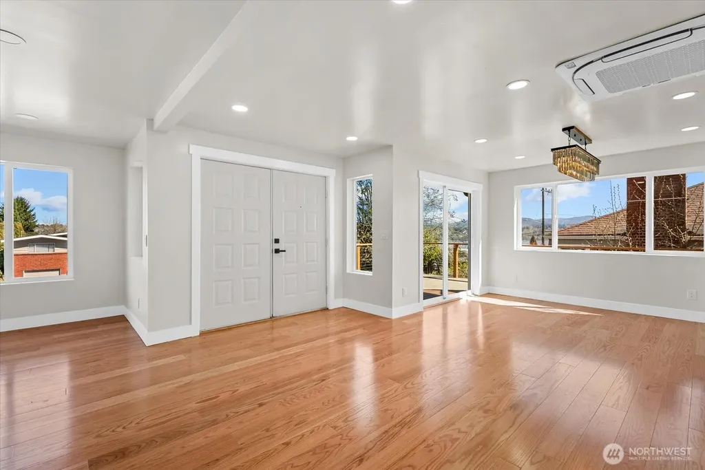 7915 S Lakeridge Drive Seattle WA 98178