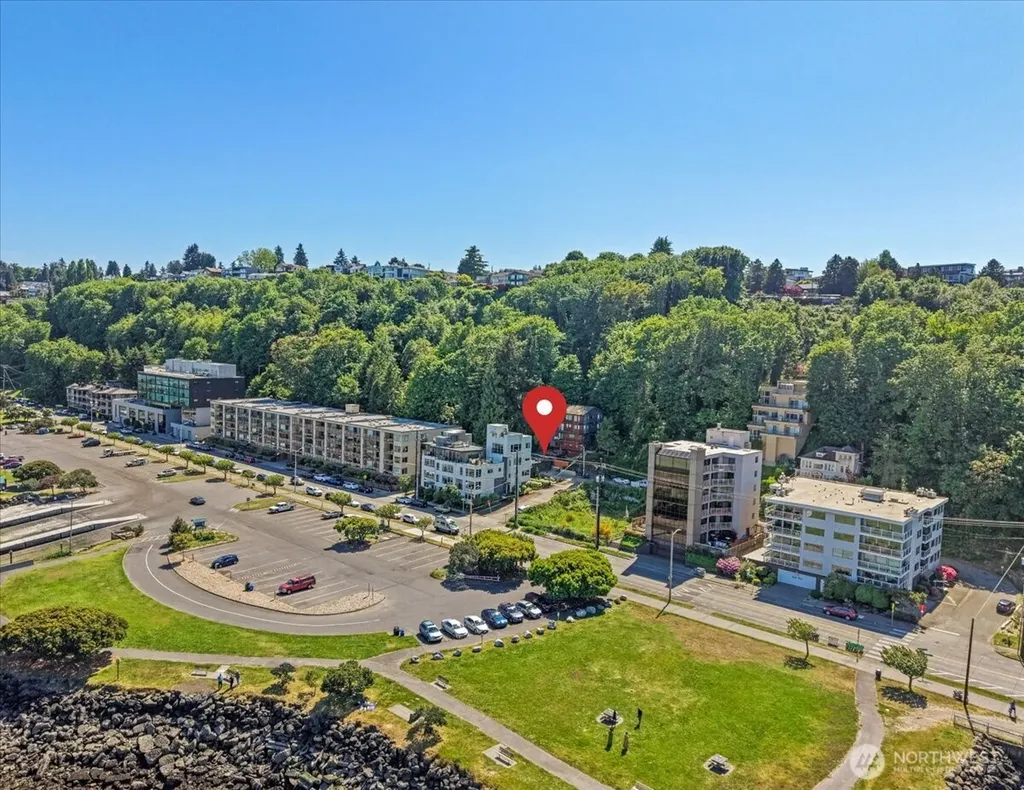 4011 SW Maryland Place Seattle WA 98116