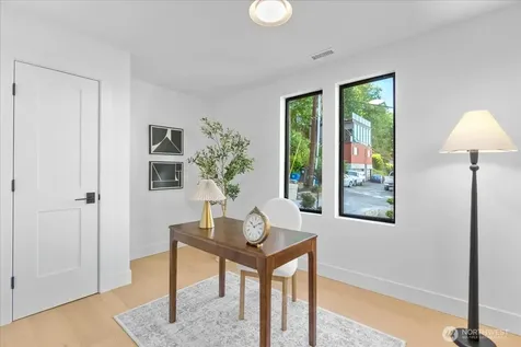 4011 SW Maryland Place Seattle WA 98116