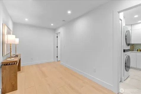 4011 SW Maryland Place Seattle WA 98116