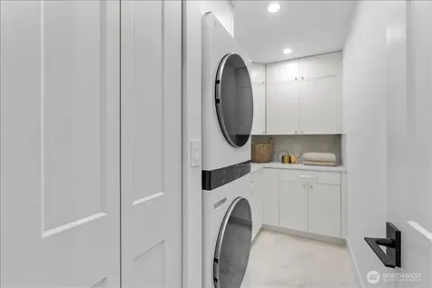 4011 SW Maryland Place Seattle WA 98116