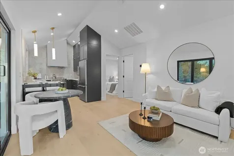4011 SW Maryland Place Seattle WA 98116
