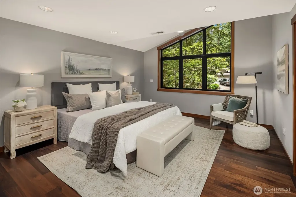 12833 NE 35th Place Bellevue WA 98005