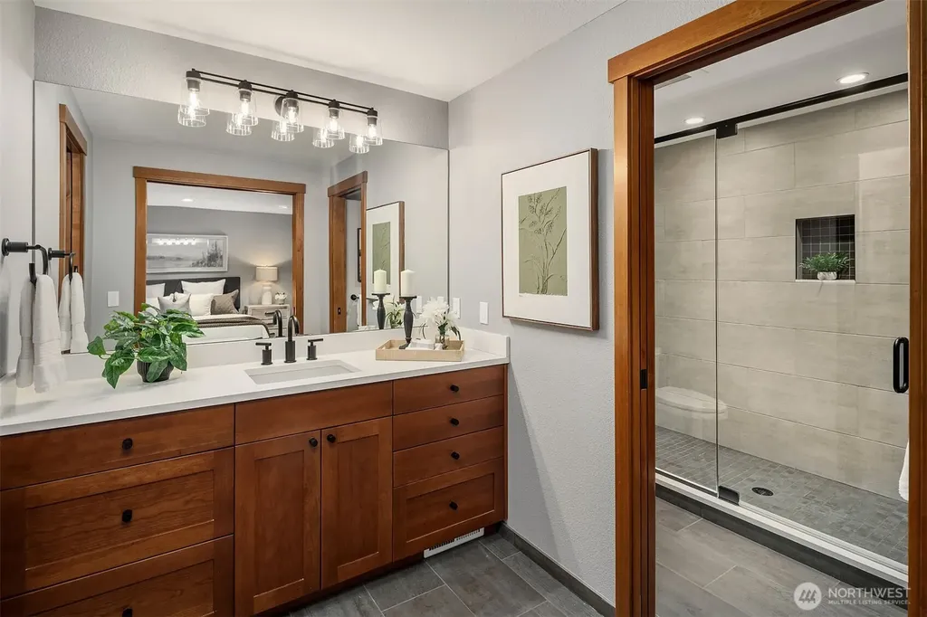 12833 NE 35th Place Bellevue WA 98005