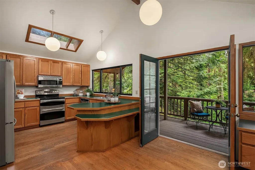 12833 NE 35th Place Bellevue WA 98005