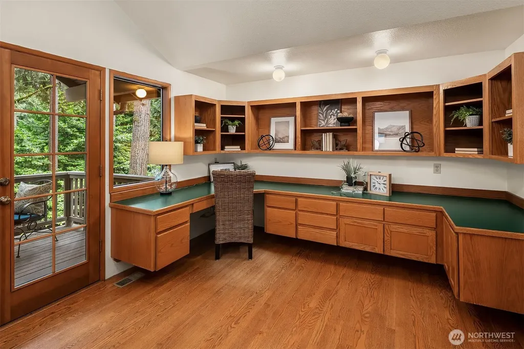 12833 NE 35th Place Bellevue WA 98005