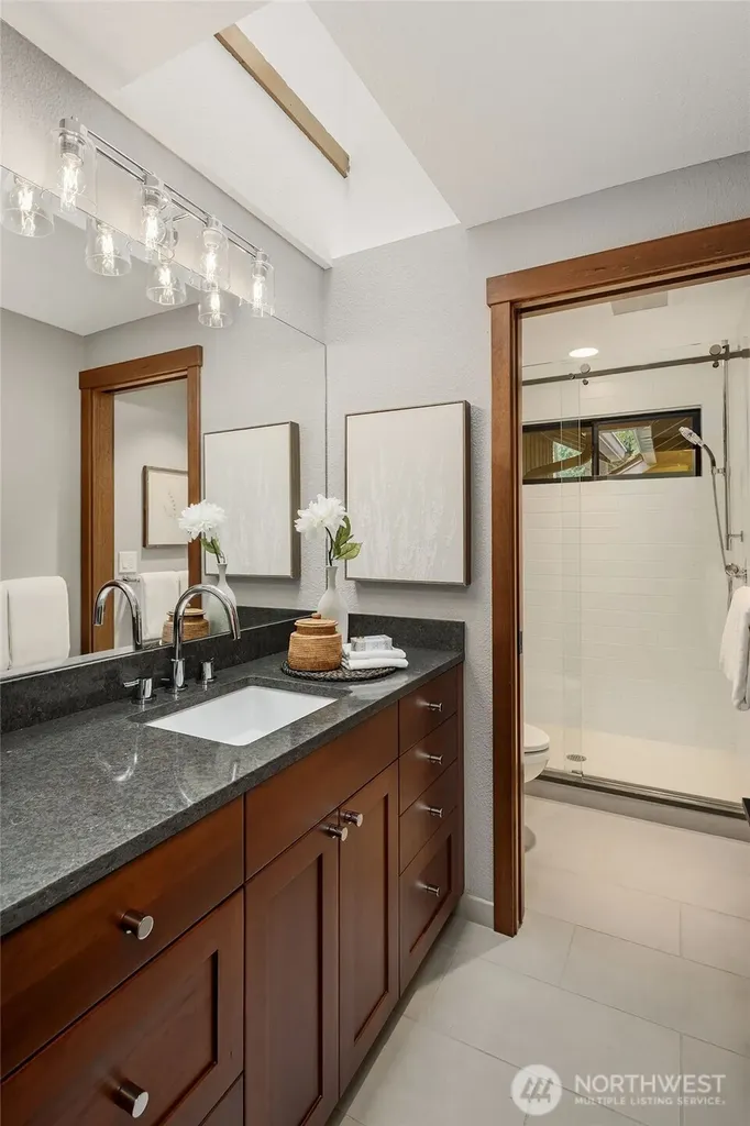 12833 NE 35th Place Bellevue WA 98005