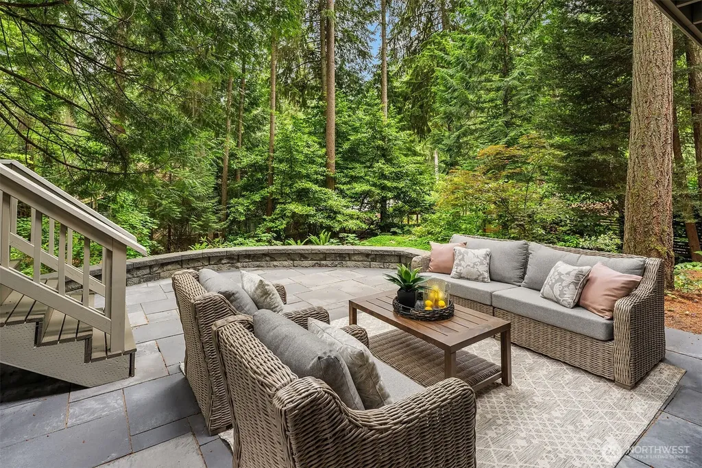 12833 NE 35th Place Bellevue WA 98005