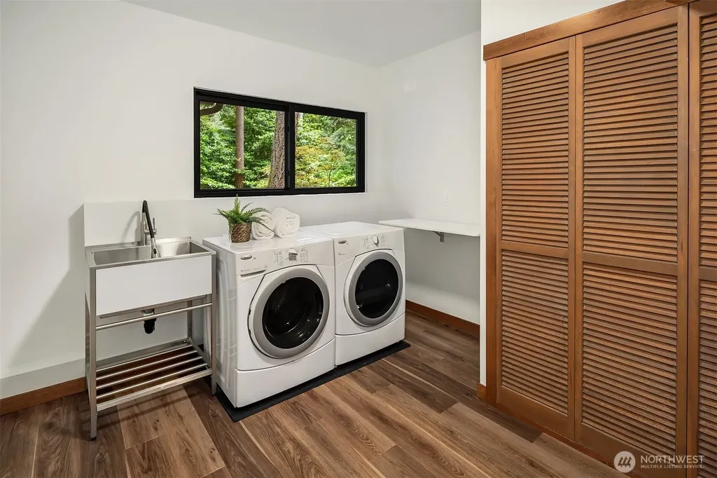 12833 NE 35th Place Bellevue WA 98005