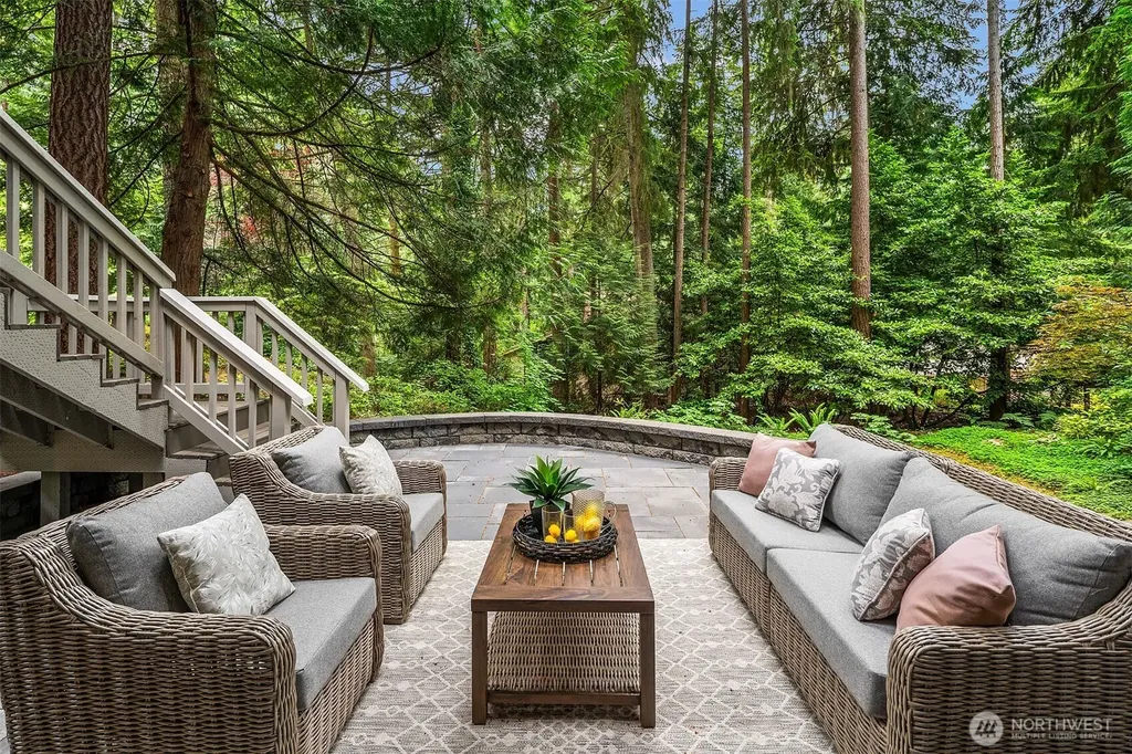 12833 NE 35th Place Bellevue WA 98005