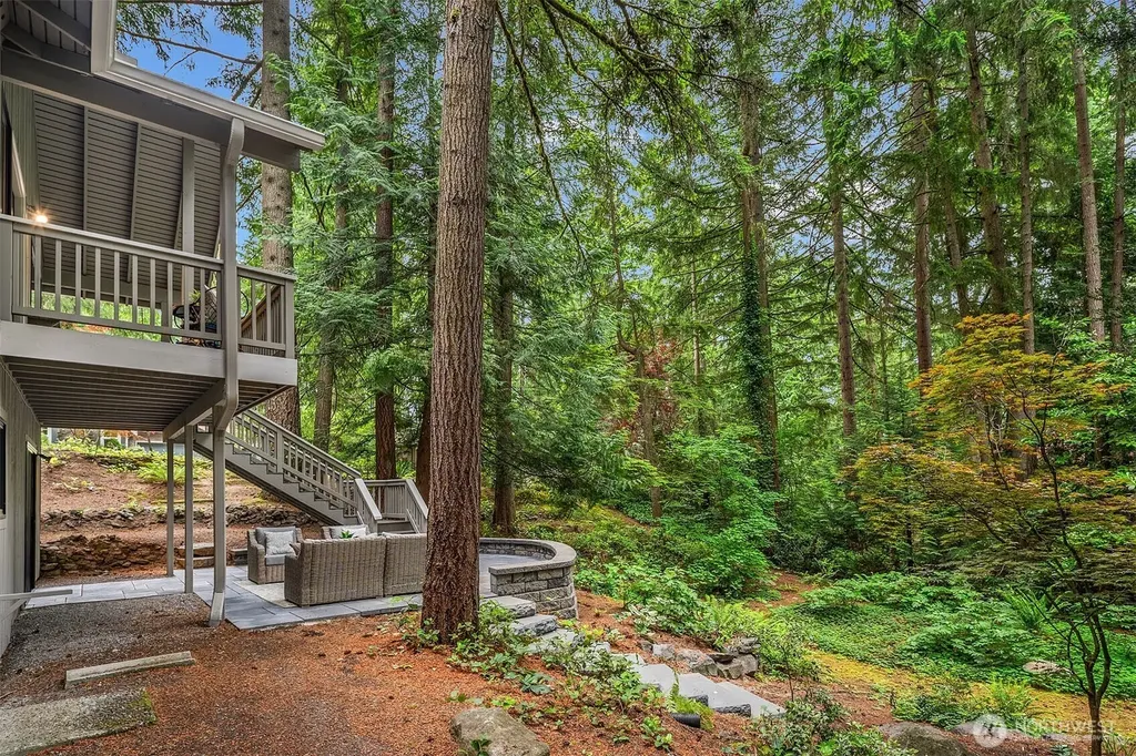 12833 NE 35th Place Bellevue WA 98005