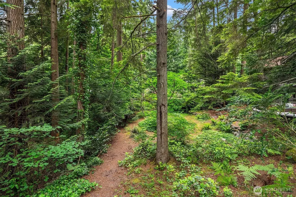 12833 NE 35th Place Bellevue WA 98005