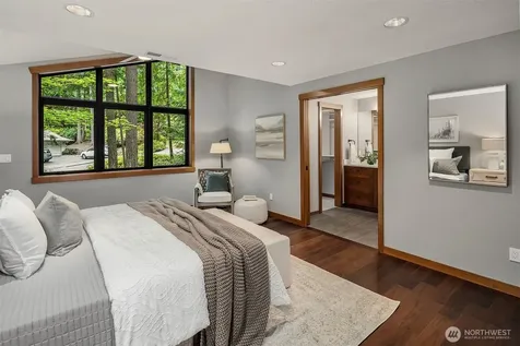 12833 NE 35th Place Bellevue WA 98005