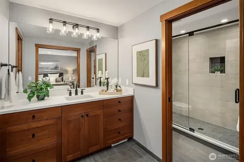 12833 NE 35th Place Bellevue WA 98005