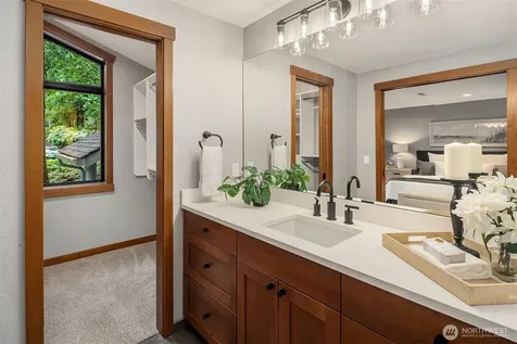 12833 NE 35th Place Bellevue WA 98005